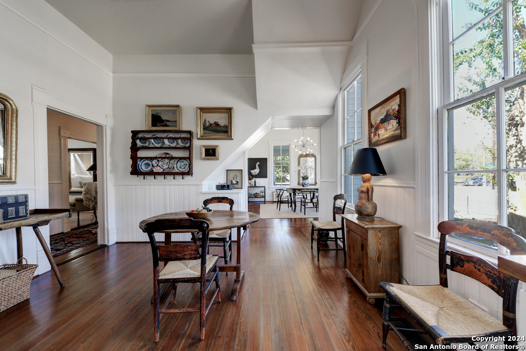 492 E MAIN ST