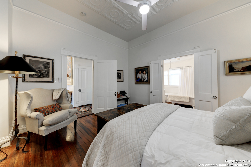 492 E MAIN ST