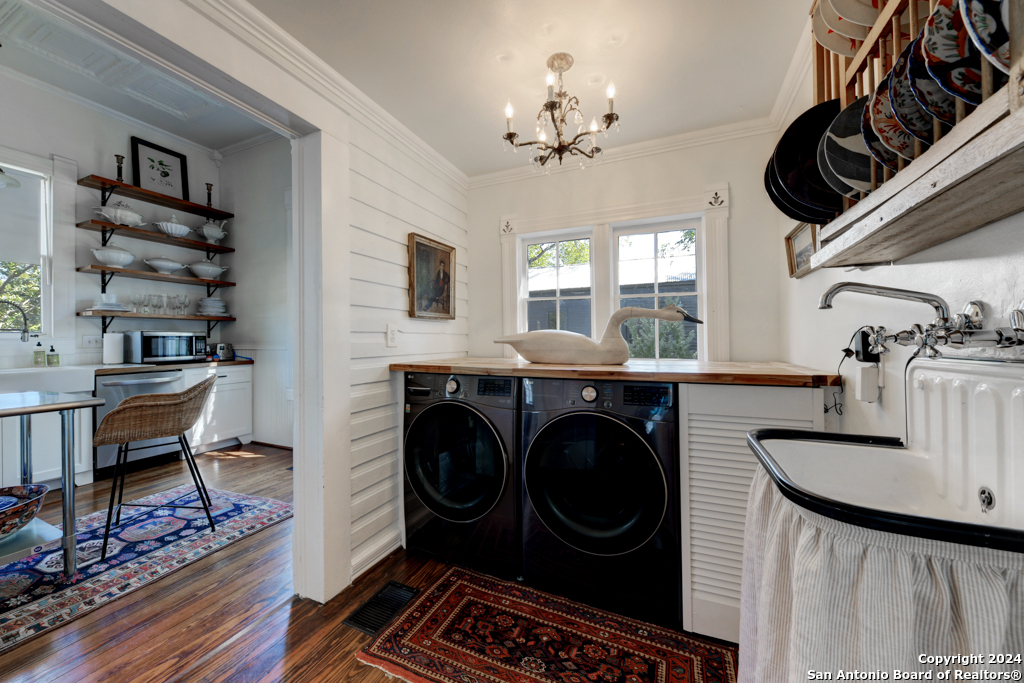 492 E MAIN ST