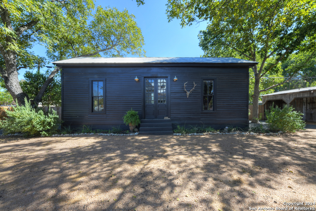 492 E MAIN ST