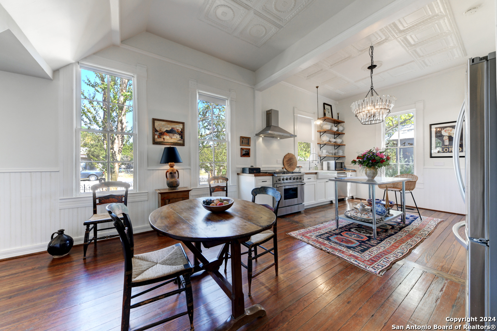 492 E MAIN ST