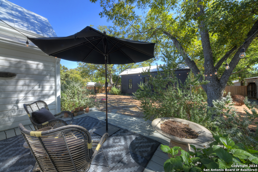 492 E MAIN ST