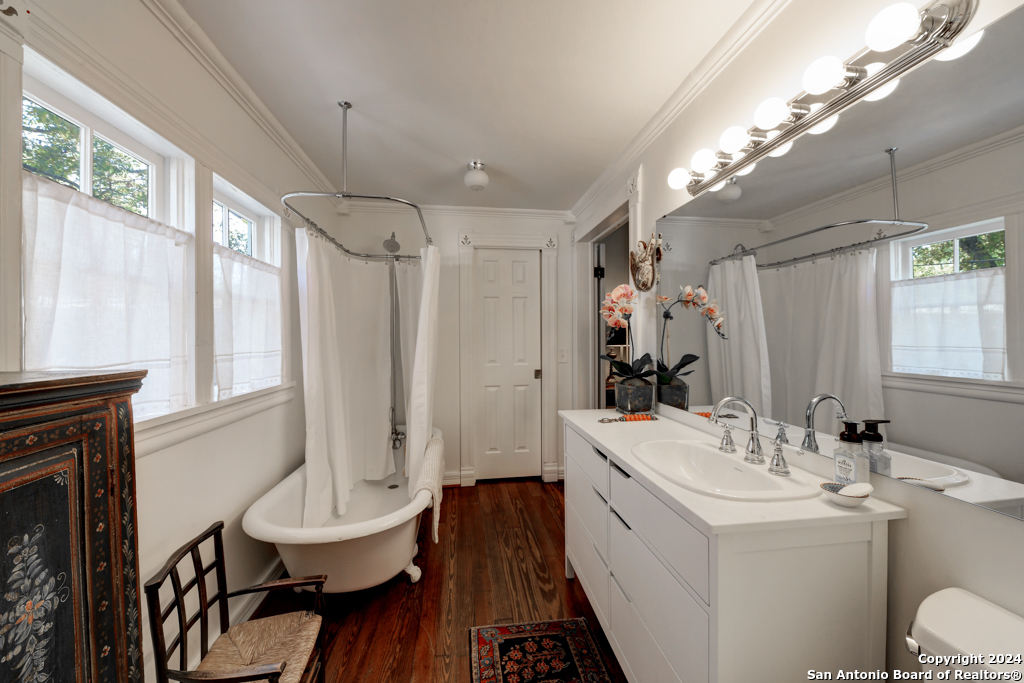 492 E MAIN ST