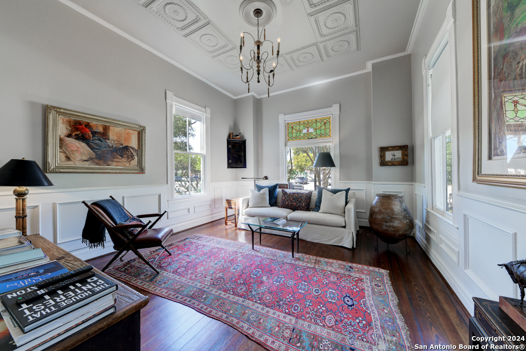 492 E MAIN ST