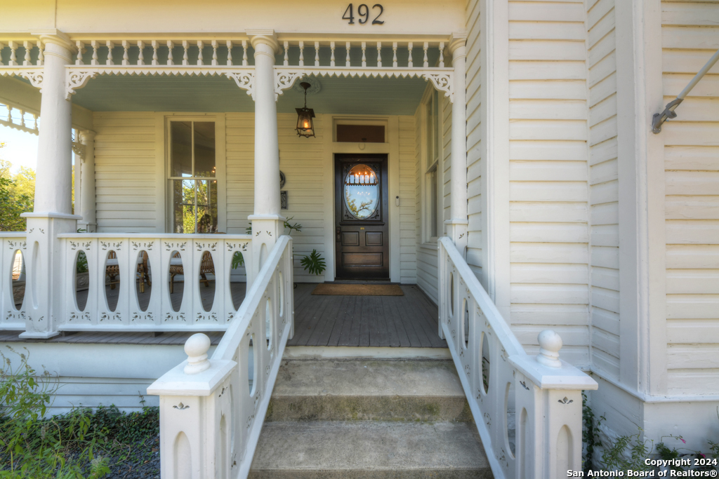 492 E MAIN ST
