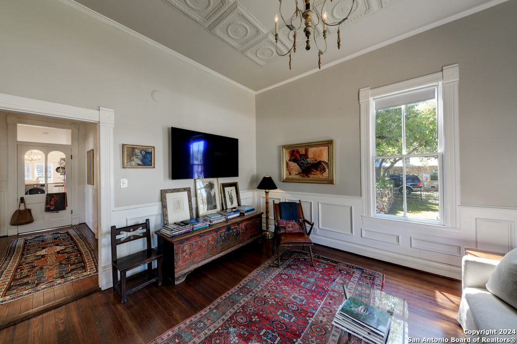 492 E MAIN ST