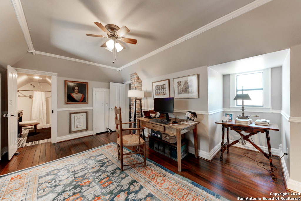 492 E MAIN ST