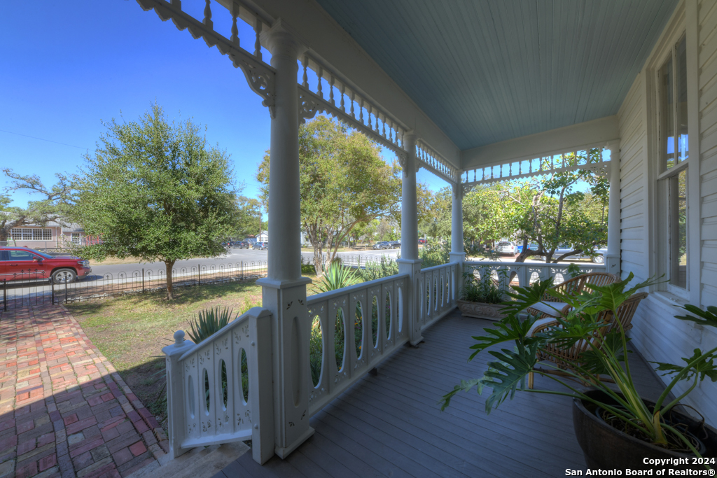 492 E MAIN ST