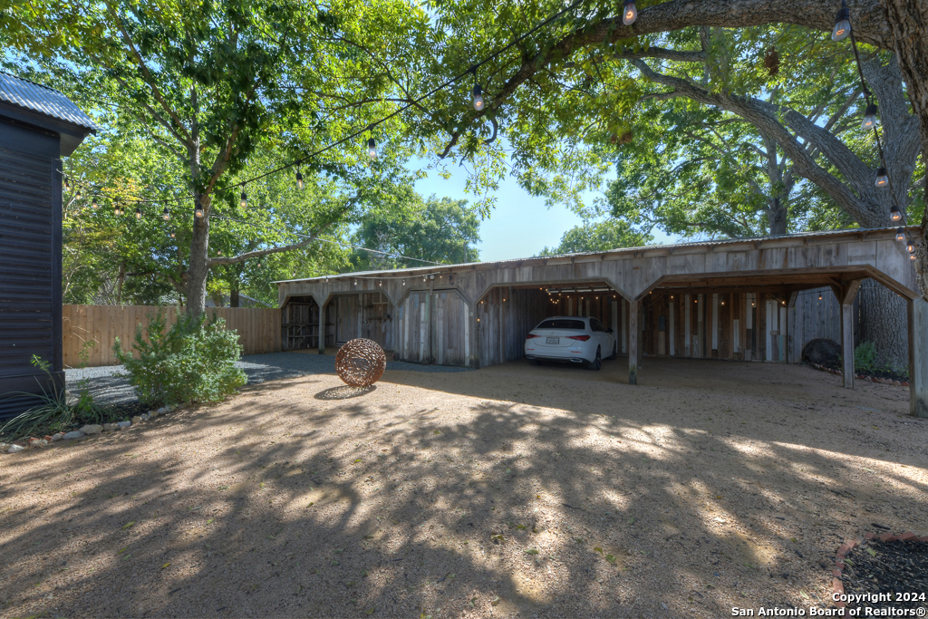 492 E MAIN ST