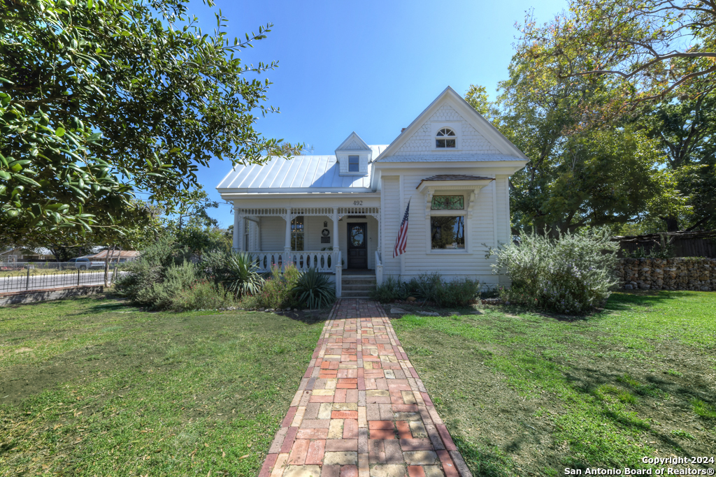 492 E MAIN ST