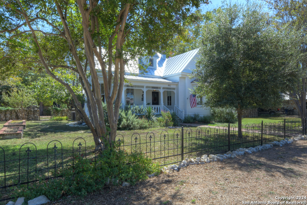 492 E MAIN ST