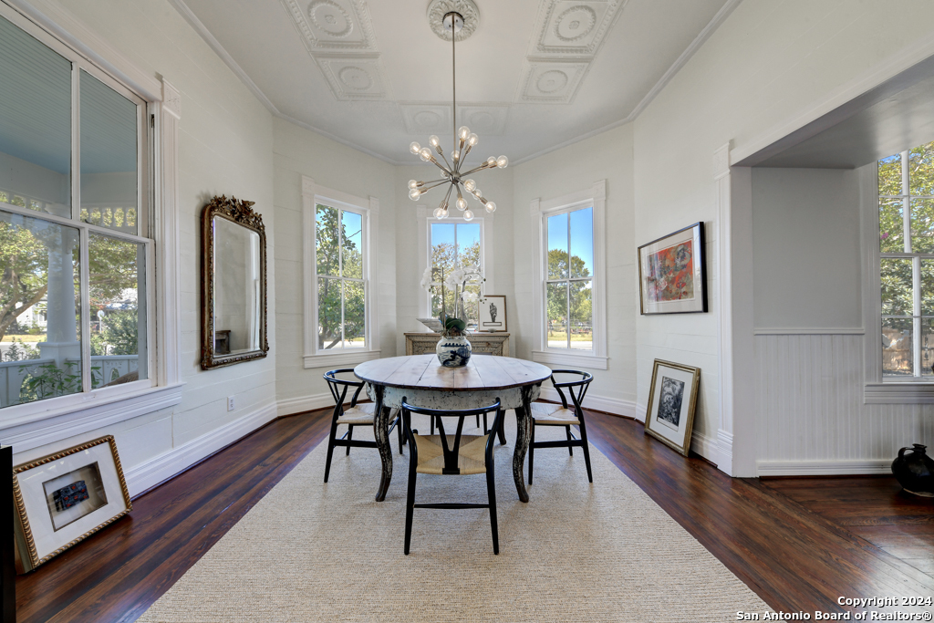 492 E MAIN ST
