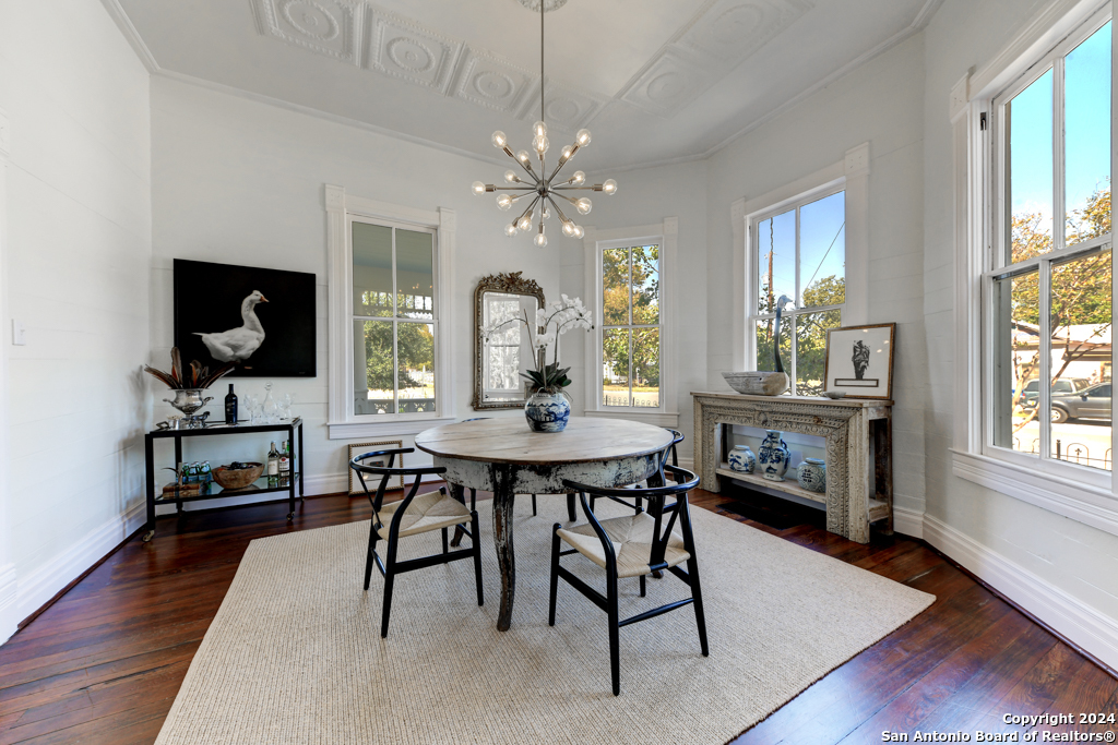 492 E MAIN ST