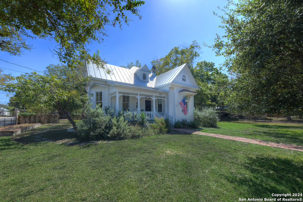 492 E MAIN ST