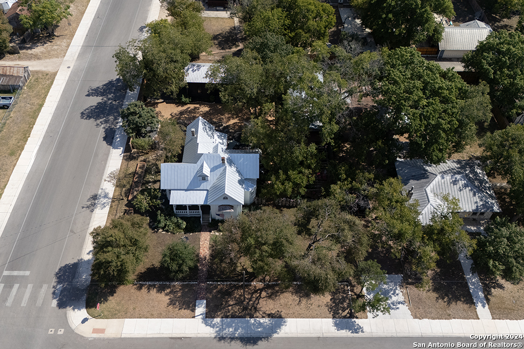 492 E MAIN ST