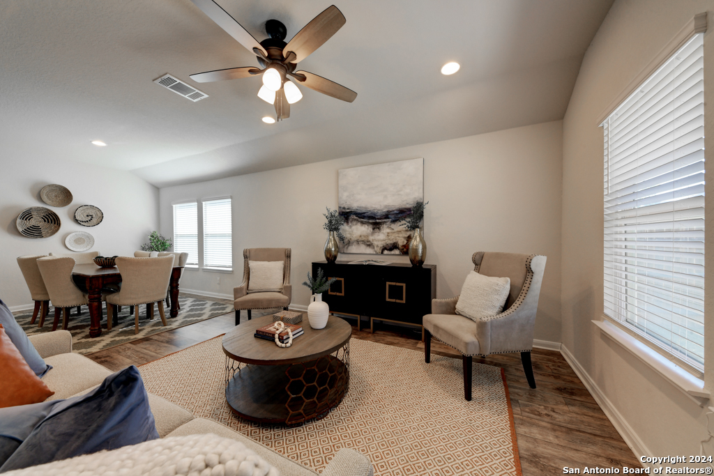 341 NORTHSHORE TRL