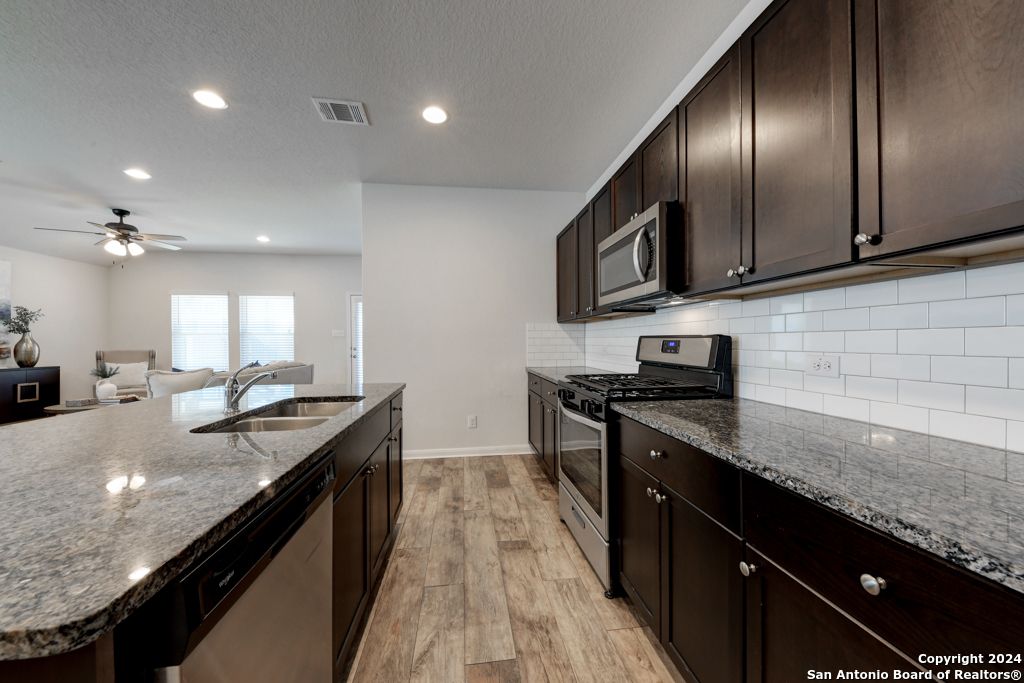 341 NORTHSHORE TRL