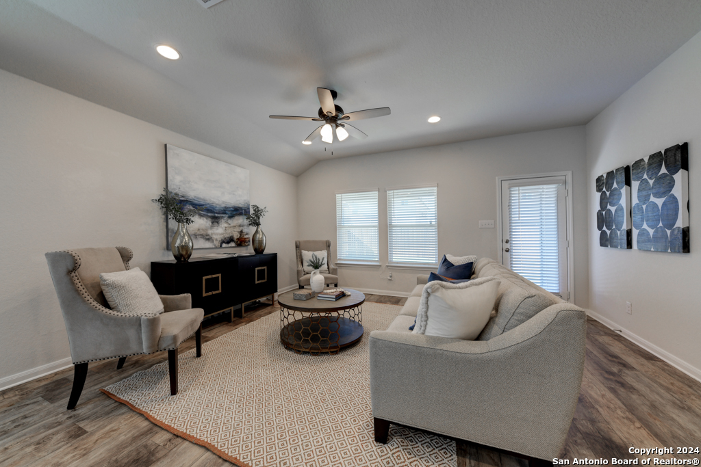 341 NORTHSHORE TRL