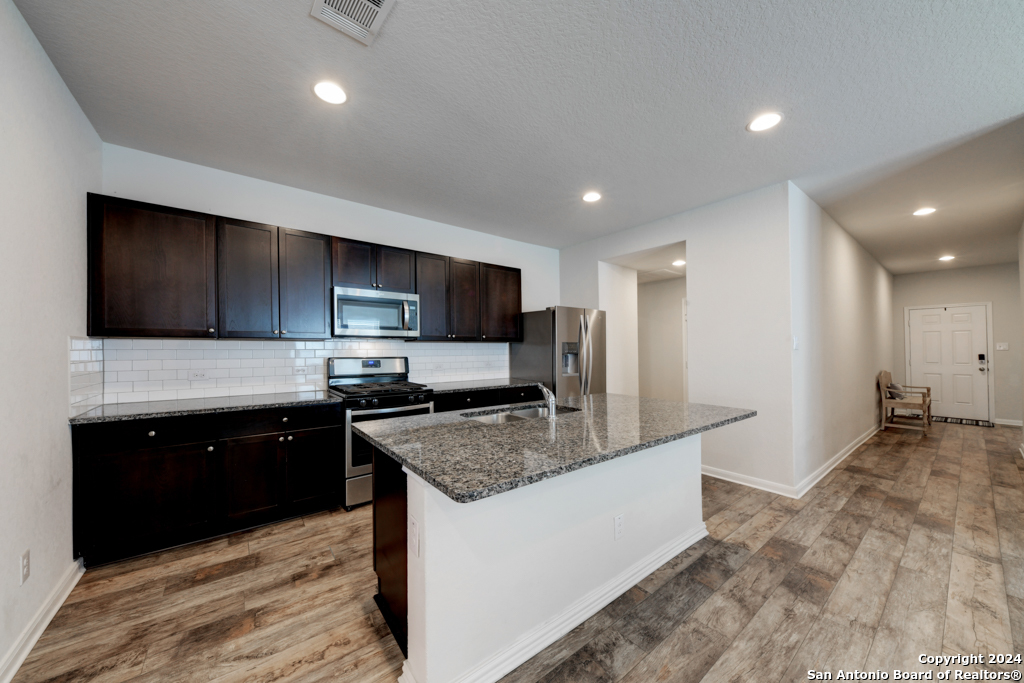 341 NORTHSHORE TRL