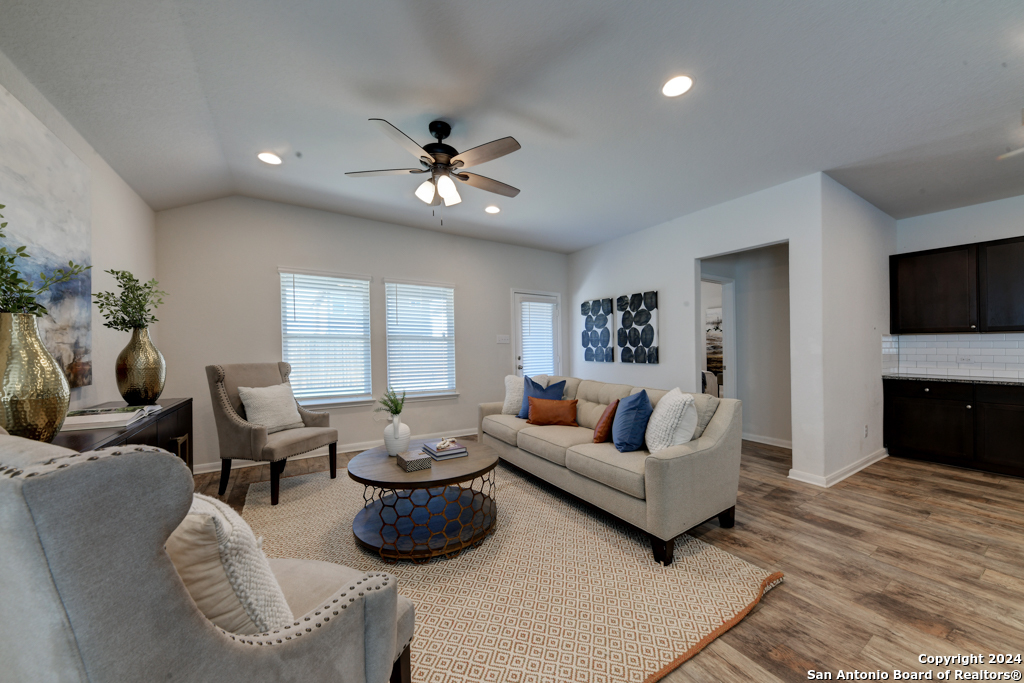 341 NORTHSHORE TRL