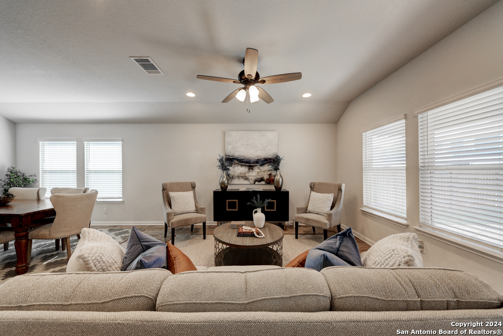 341 NORTHSHORE TRL