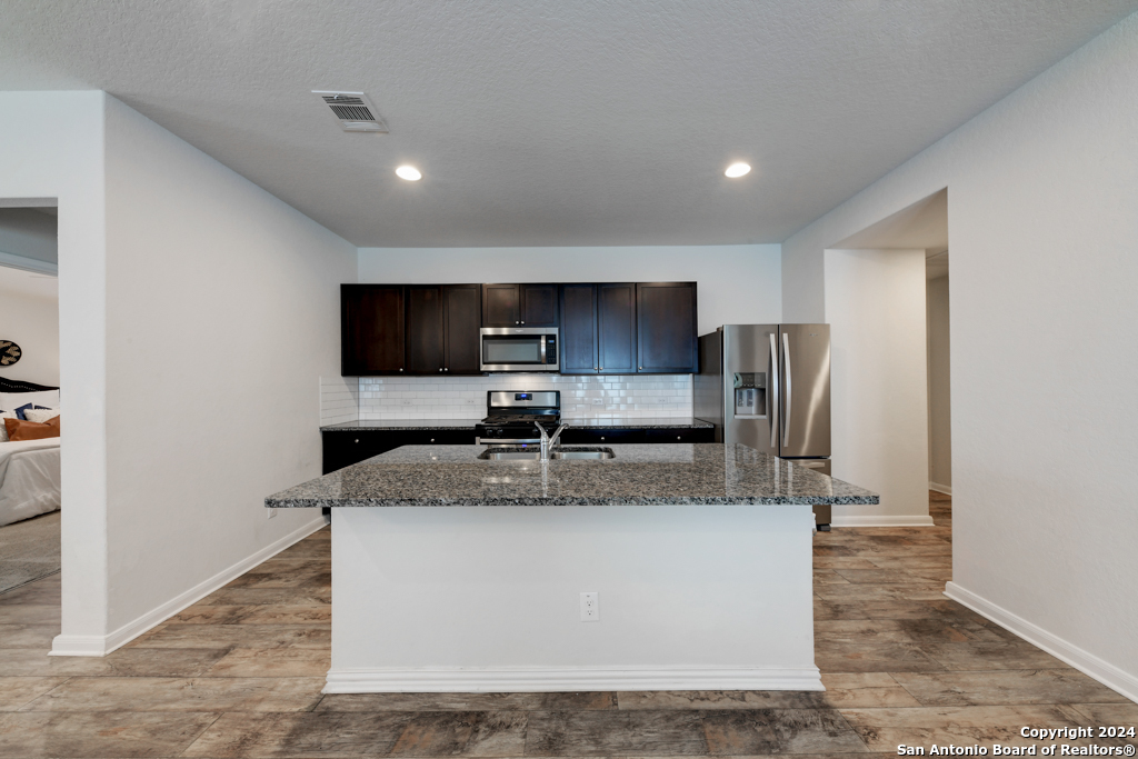 341 NORTHSHORE TRL