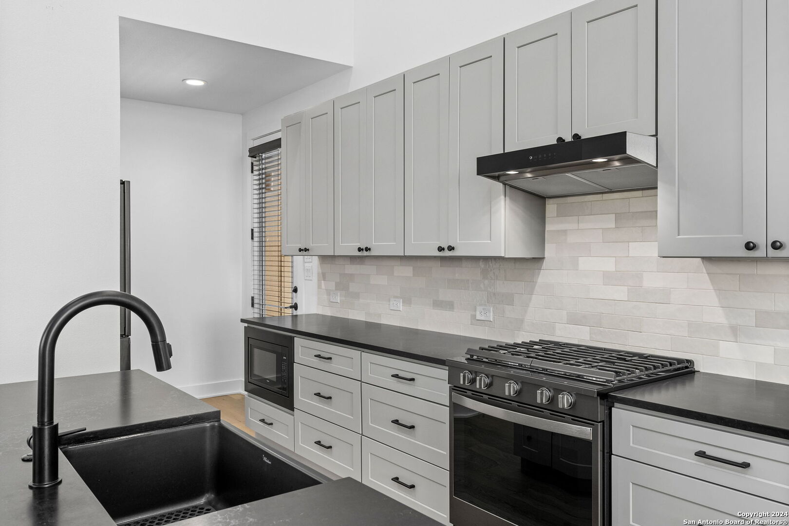 424 CONSTANCE