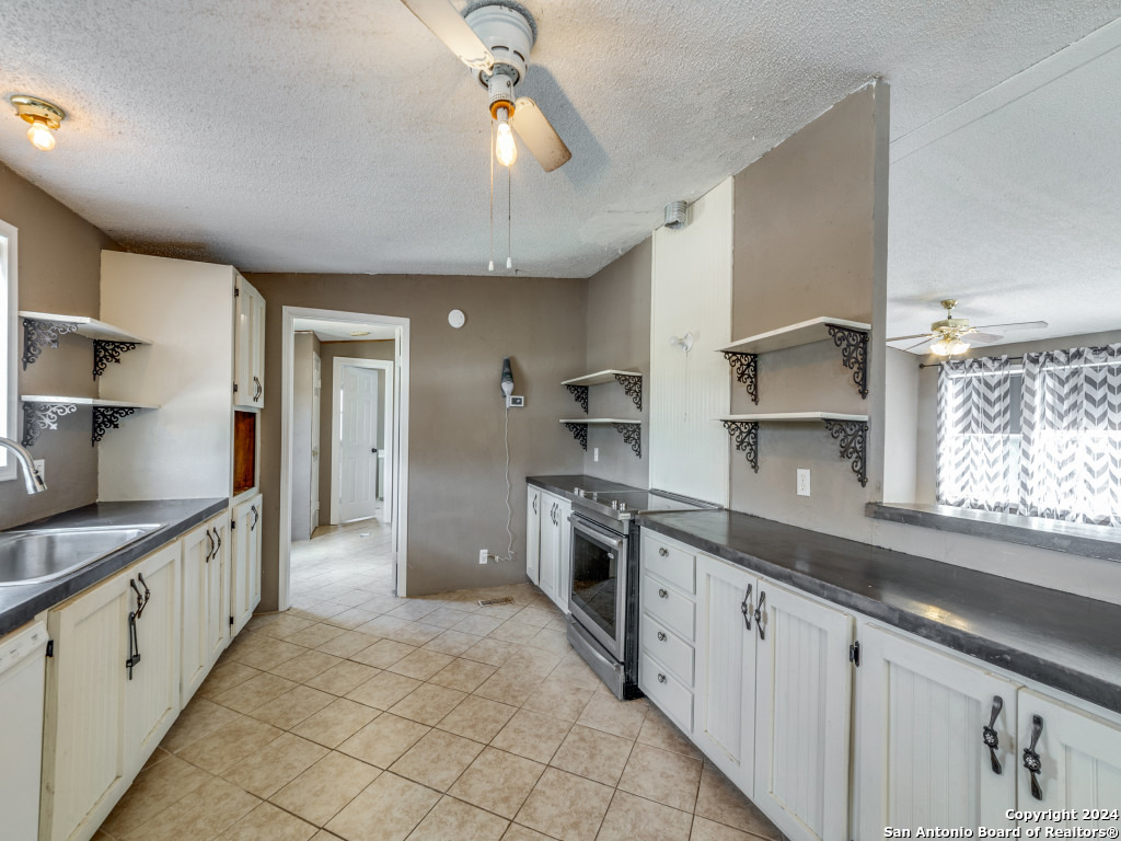 1097 Mountain View Dr