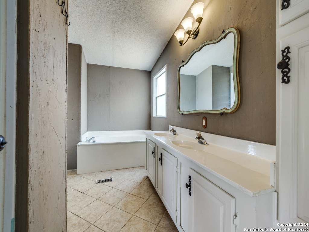1097 Mountain View Dr