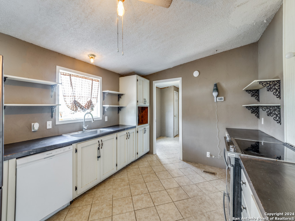 1097 Mountain View Dr