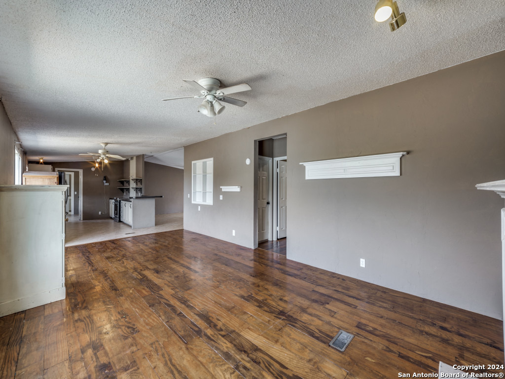 1097 Mountain View Dr