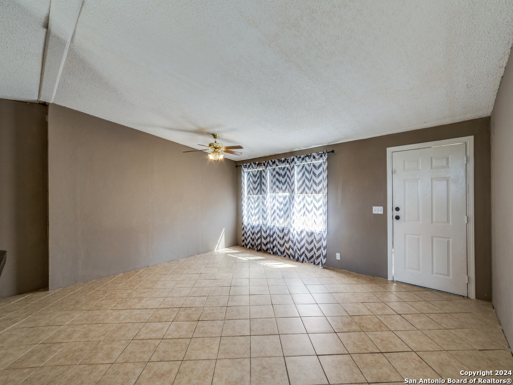 1097 Mountain View Dr