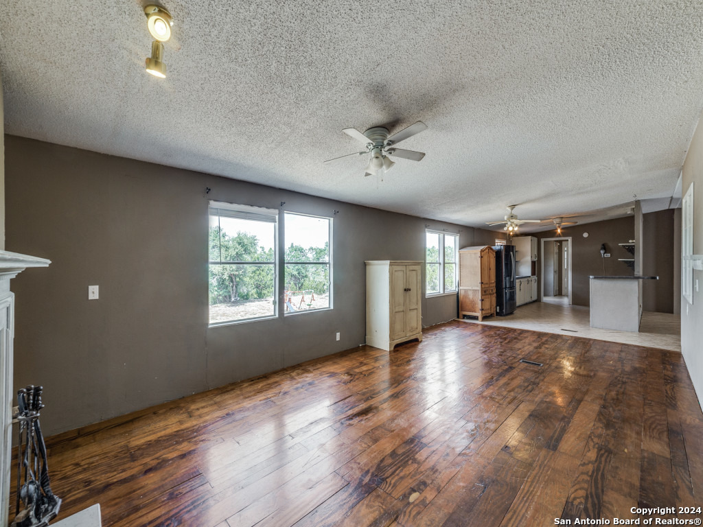 1097 Mountain View Dr
