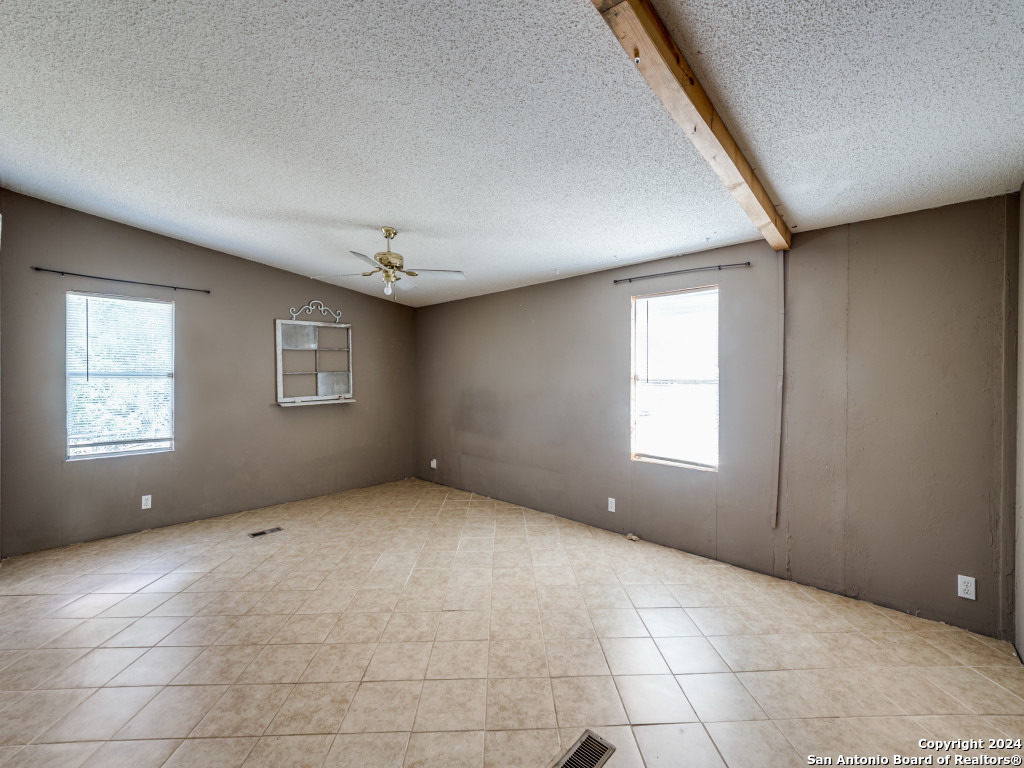 1097 Mountain View Dr