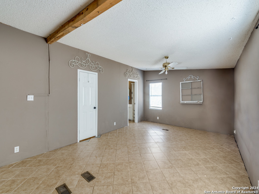 1097 Mountain View Dr