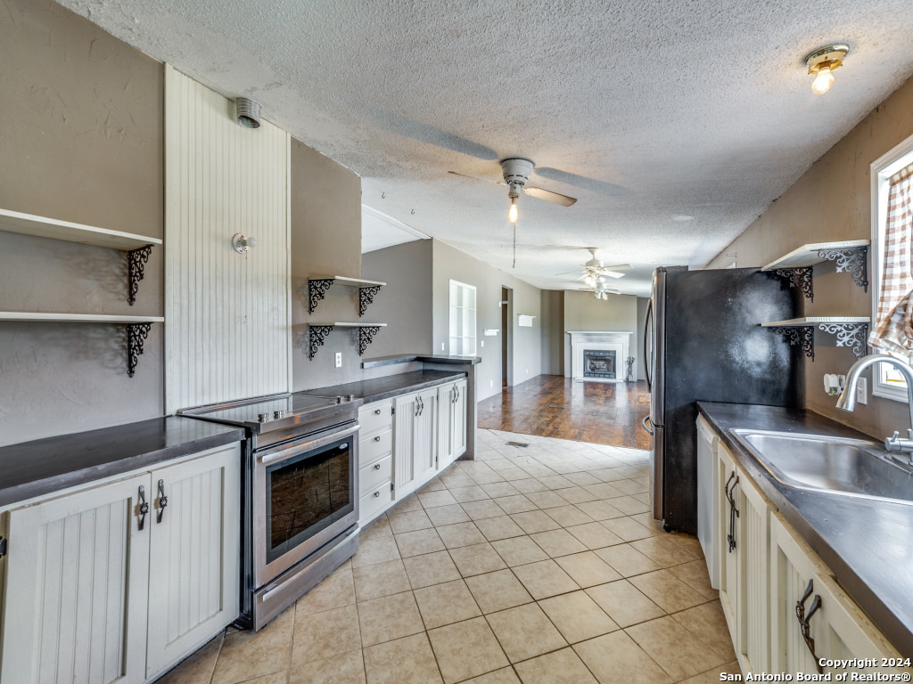 1097 Mountain View Dr