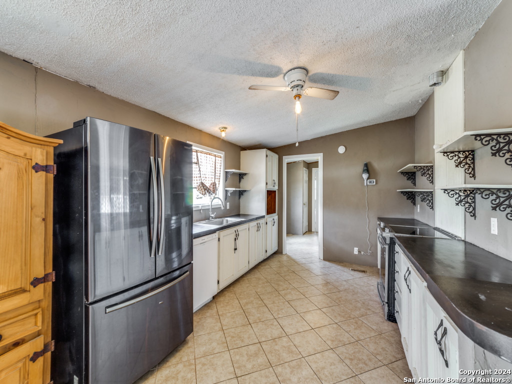 1097 Mountain View Dr