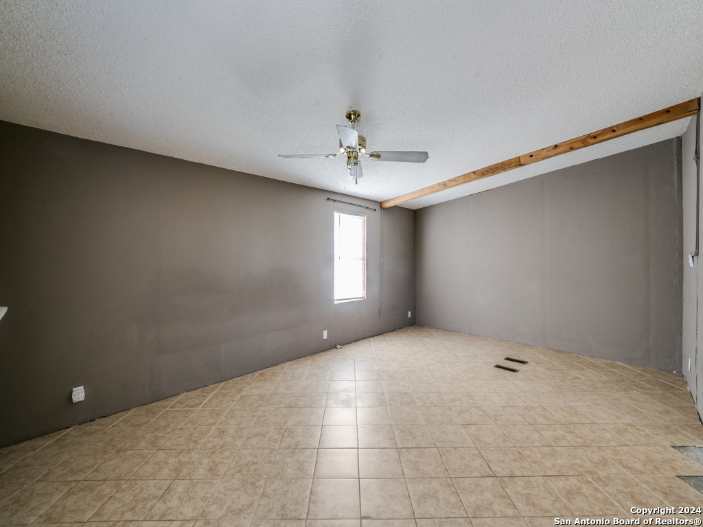 1097 Mountain View Dr