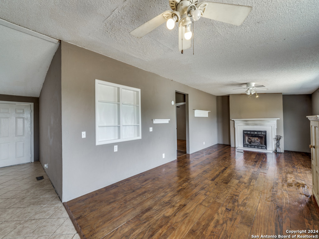 1097 Mountain View Dr