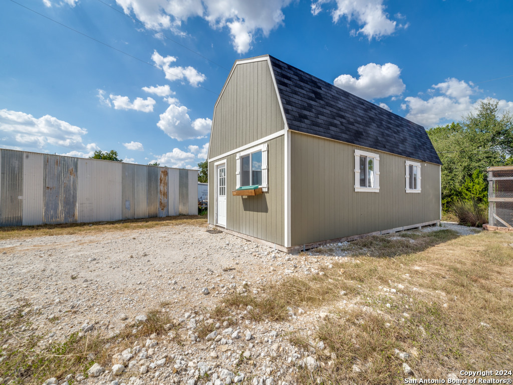 1097 Mountain View Dr