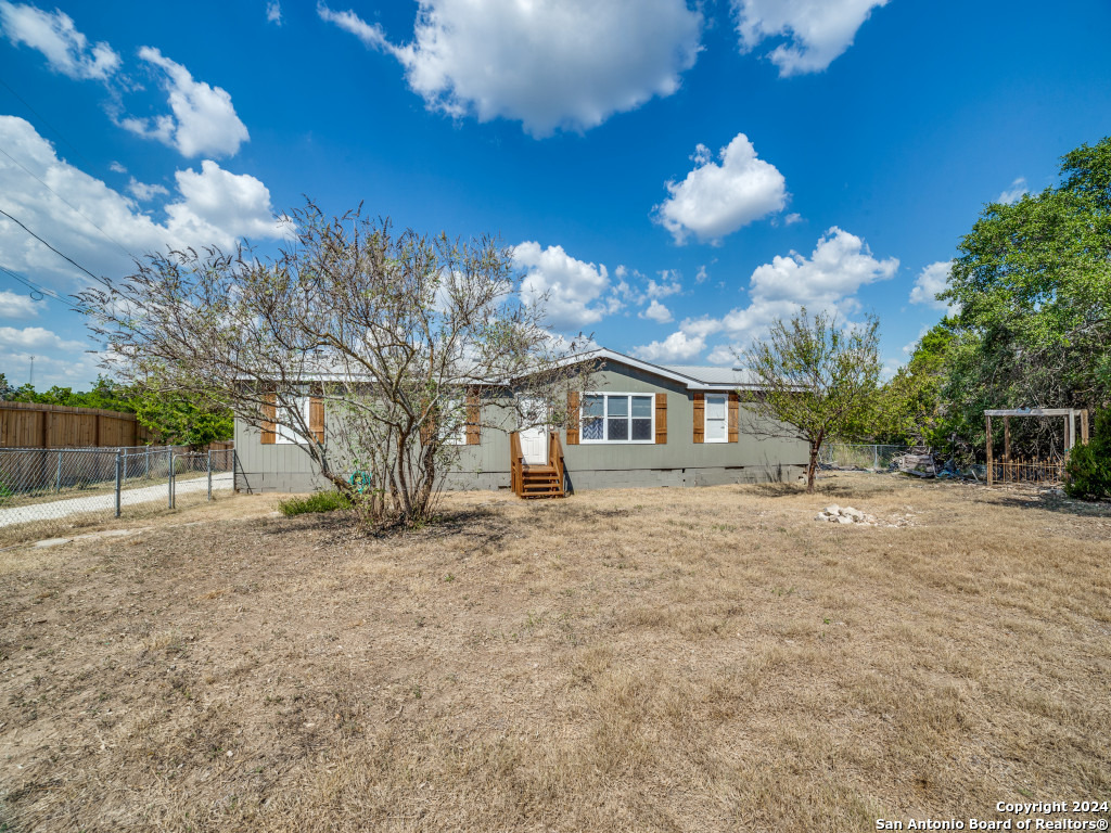 1097 Mountain View Dr