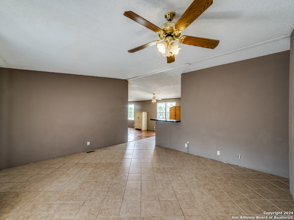 1097 Mountain View Dr