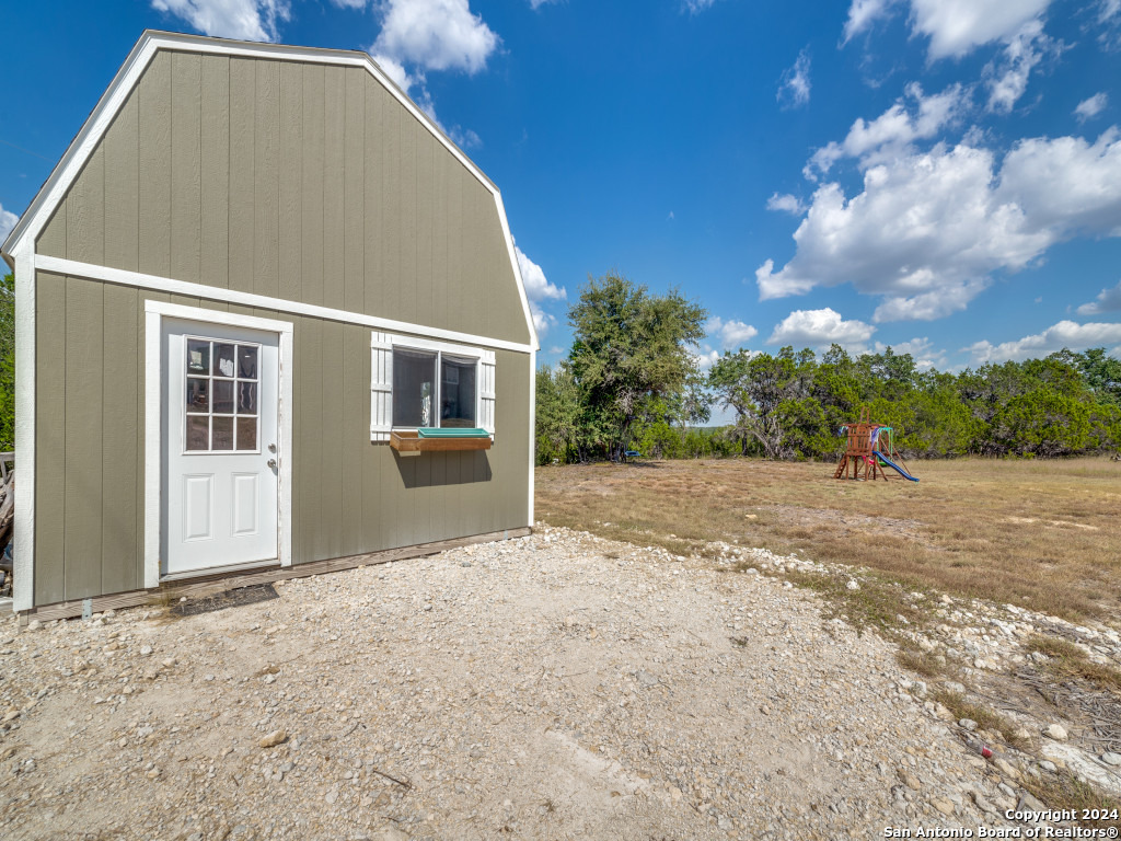 1097 Mountain View Dr