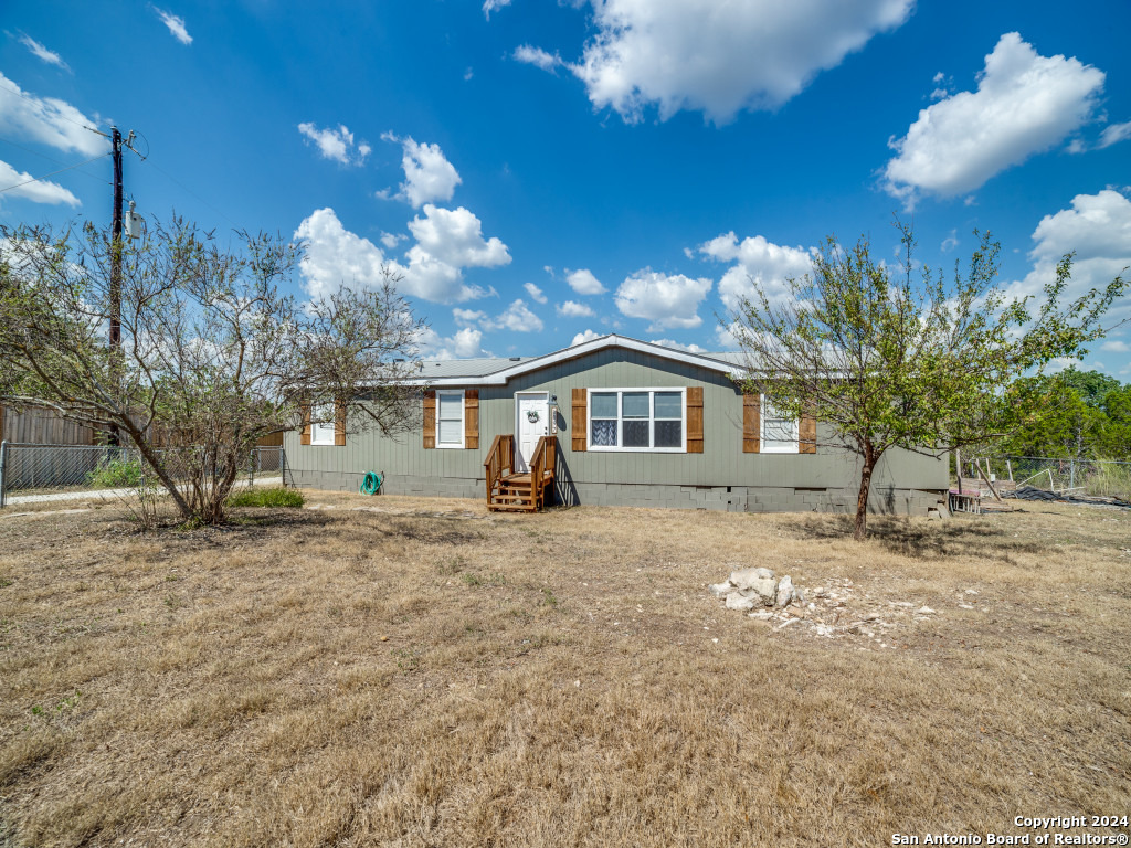 1097 Mountain View Dr