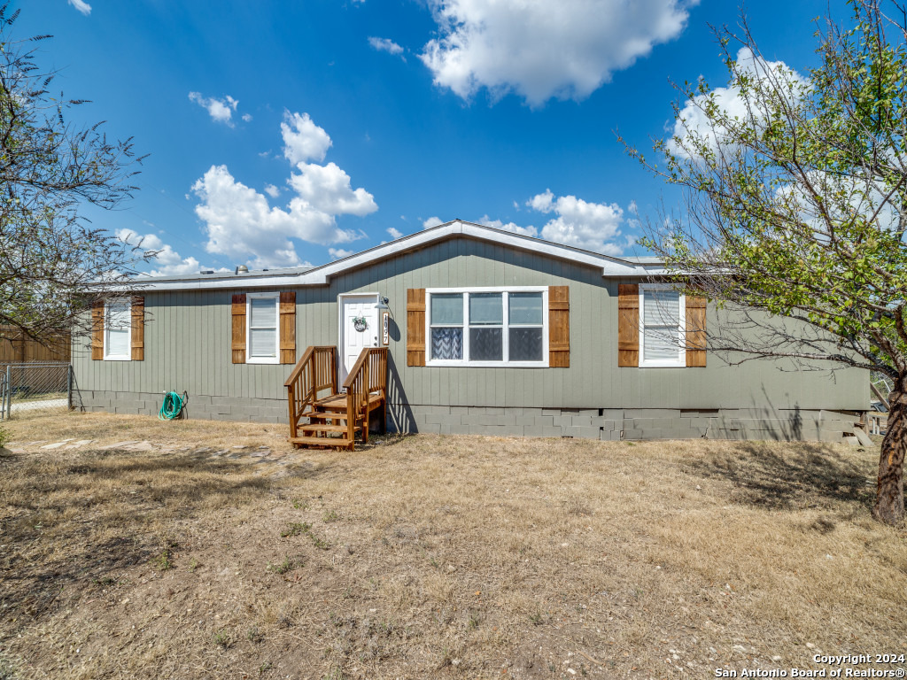 1097 Mountain View Dr