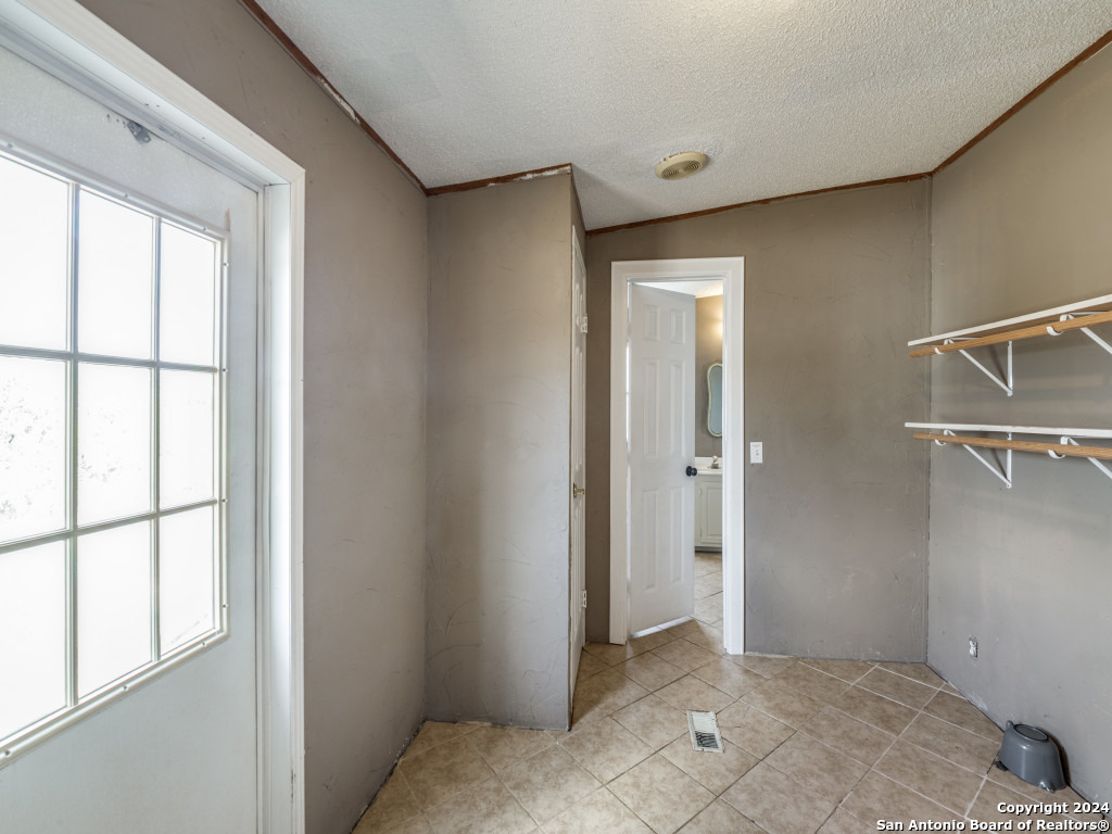 1097 Mountain View Dr