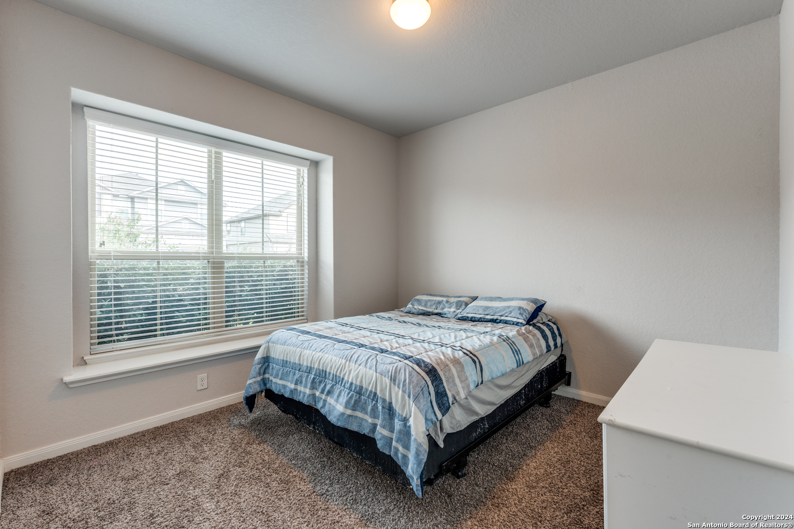 8918 Holland Park