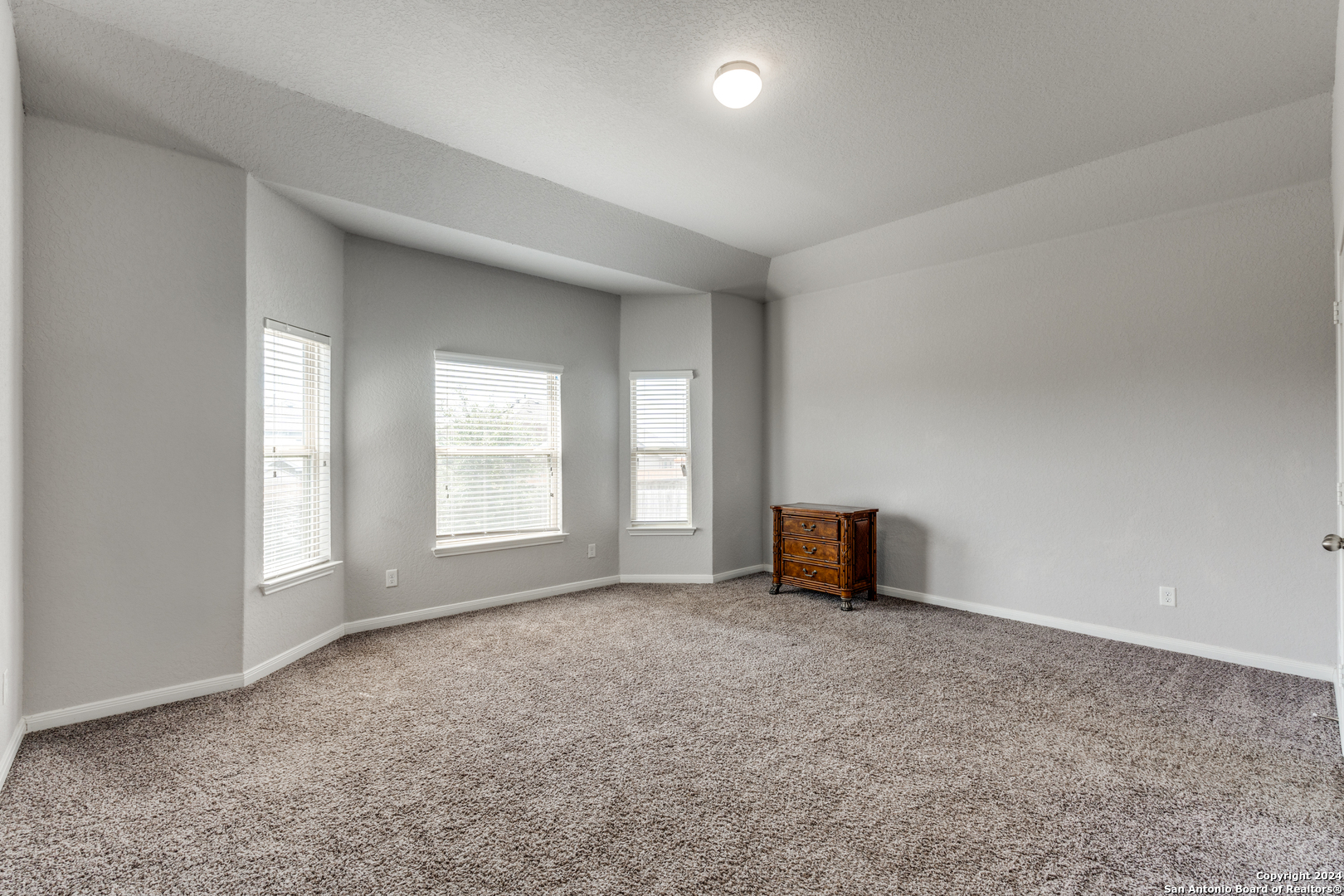 8918 Holland Park
