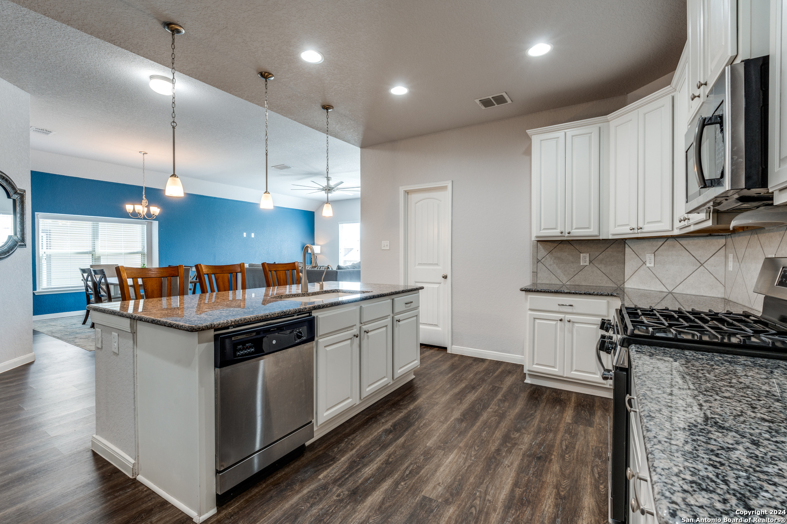 8918 Holland Park