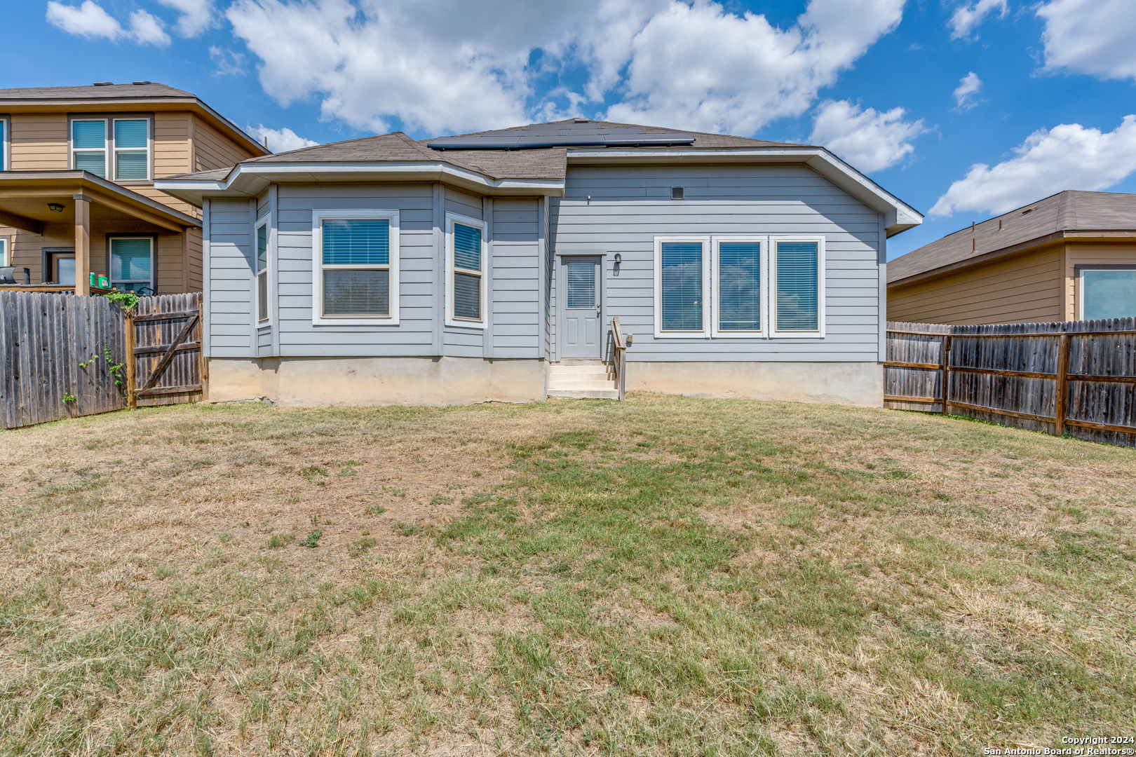 8918 Holland Park
